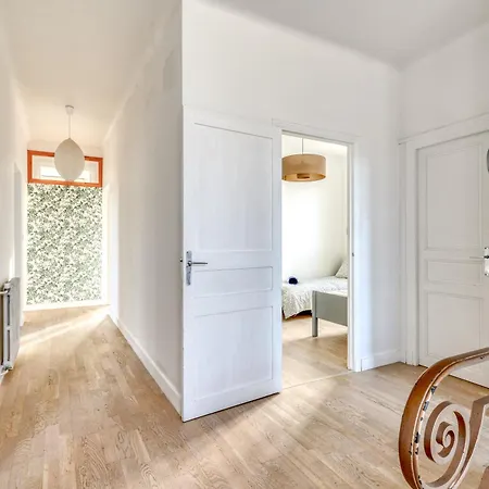 Big House - Parking Privee - Piscine - Wifi - Equipee