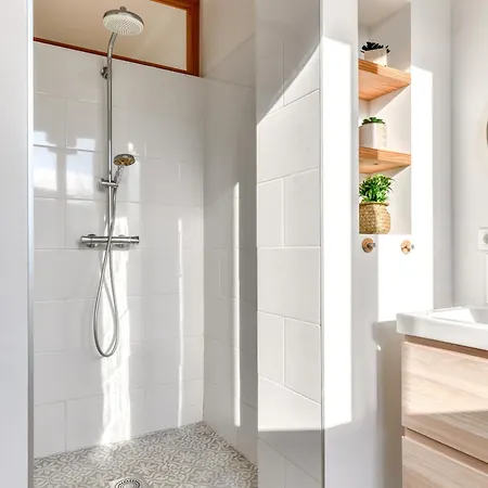 Big House - Parking Privee - Piscine - Wifi - Equipee