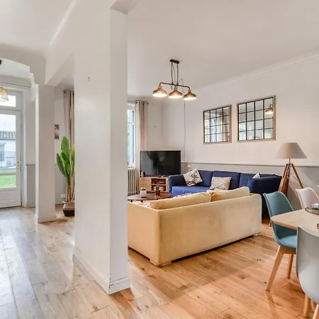 Vila Big House - Parking Privee - Piscine - Wifi - Equipee *