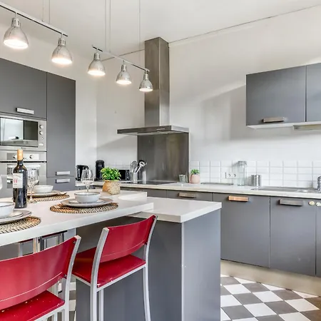 Big House - Parking Privee - Piscine - Wifi - Equipee