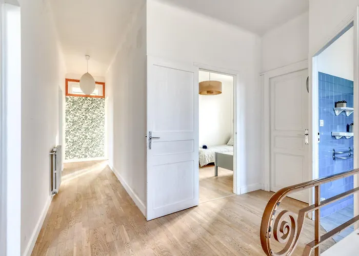 Big House - Parking Privee - Piscine - Wifi - Equipee